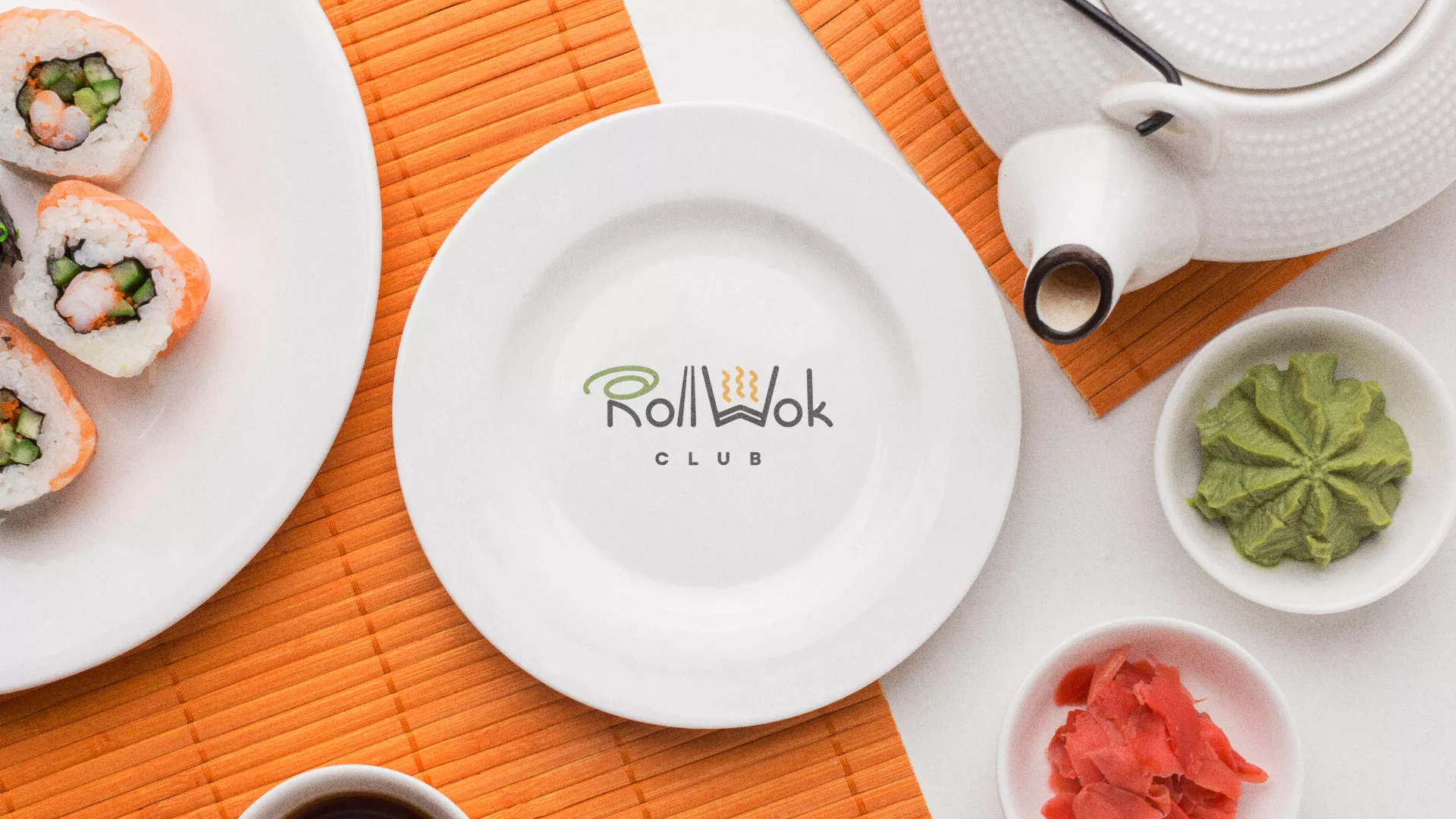 Разработка логотипа и фирменного стиля суши-бара «Roll Wok Club» в Новотроицке